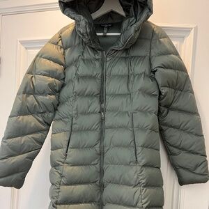 PATAGONIA WOMEN’S DOWN PARKA  - Size Medium